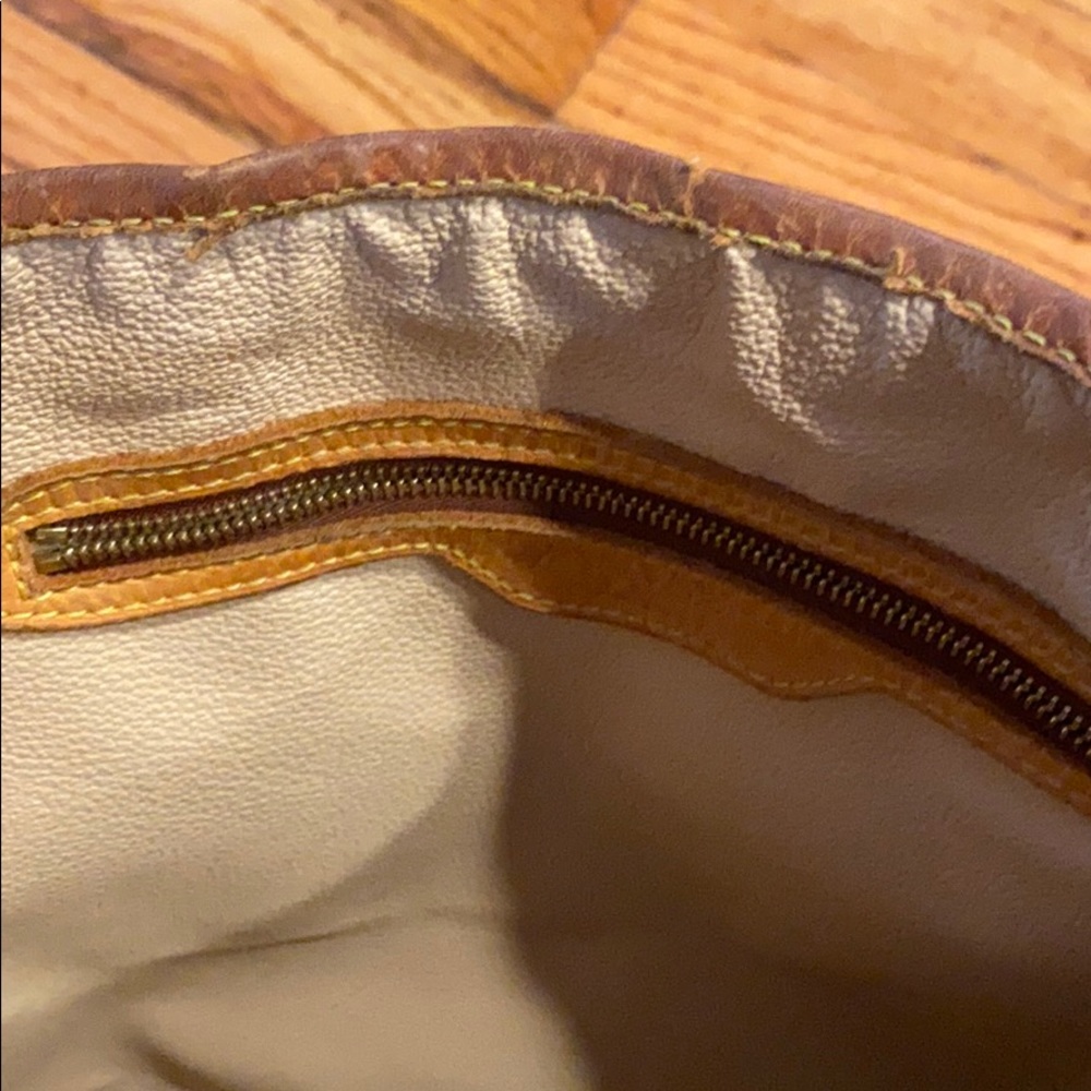 Louis Vuitton Bucket - Picture 12 of 14